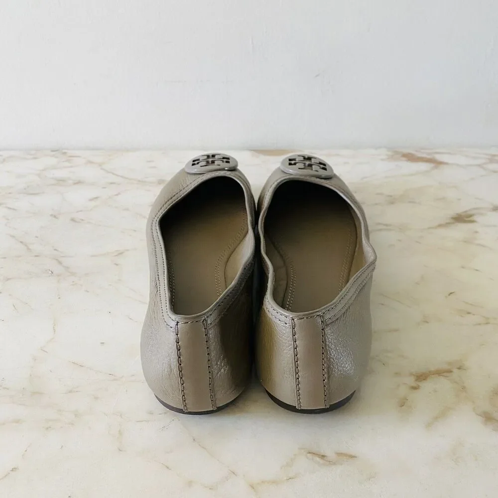 TORY BURCH Tan Gray Leather Ballerina Flats Large Logo - US 7.5